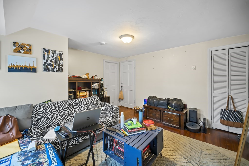 17 Wayland St