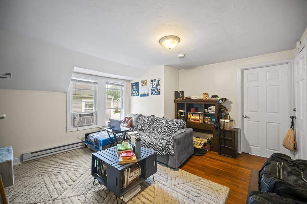 17 Wayland St
