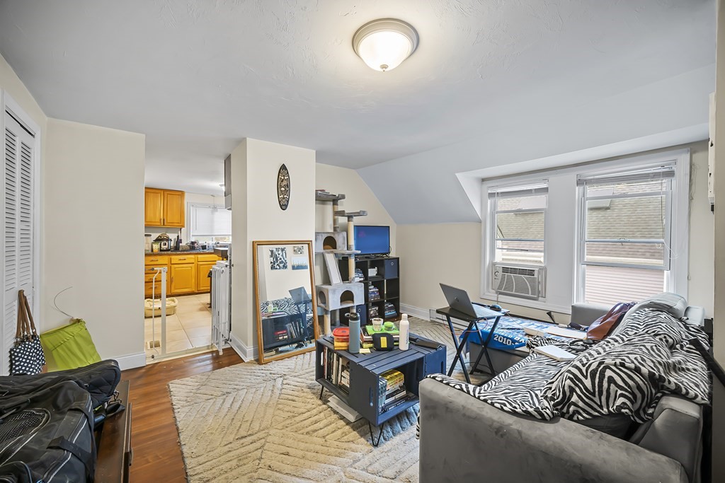 17 Wayland St