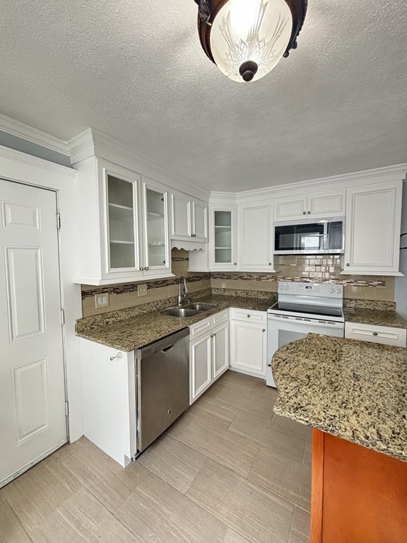 14 Lawrence St # 2
