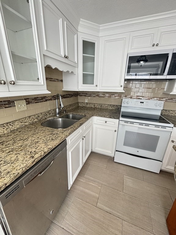 14 Lawrence St # 2