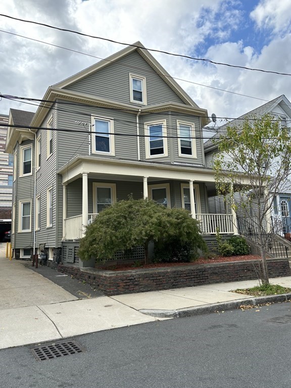 14 Lawrence St # 2