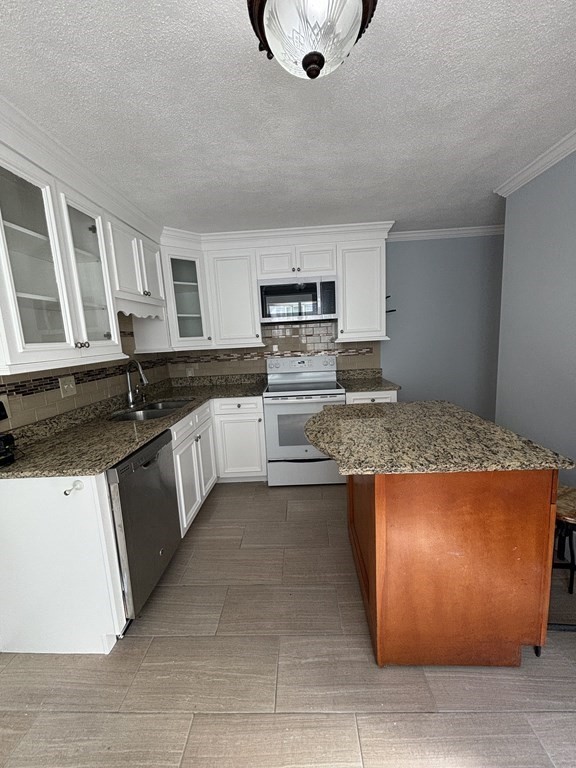 14 Lawrence St # 2