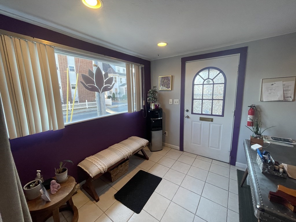 27 Essex St