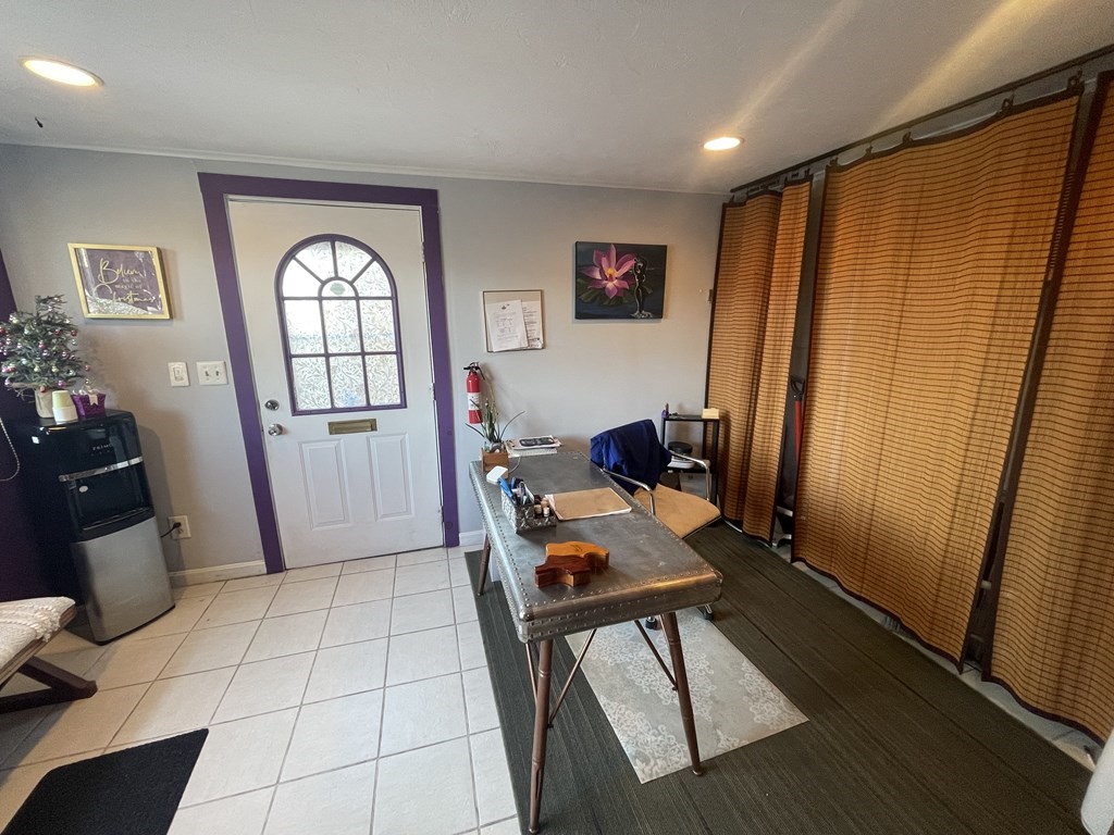 27 Essex St