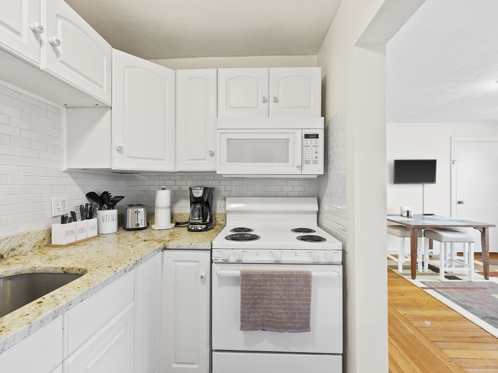 185 Lewis St # 3