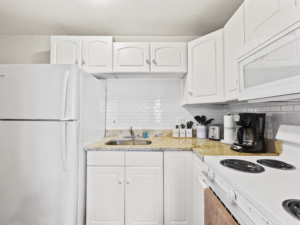 185 Lewis St # 3