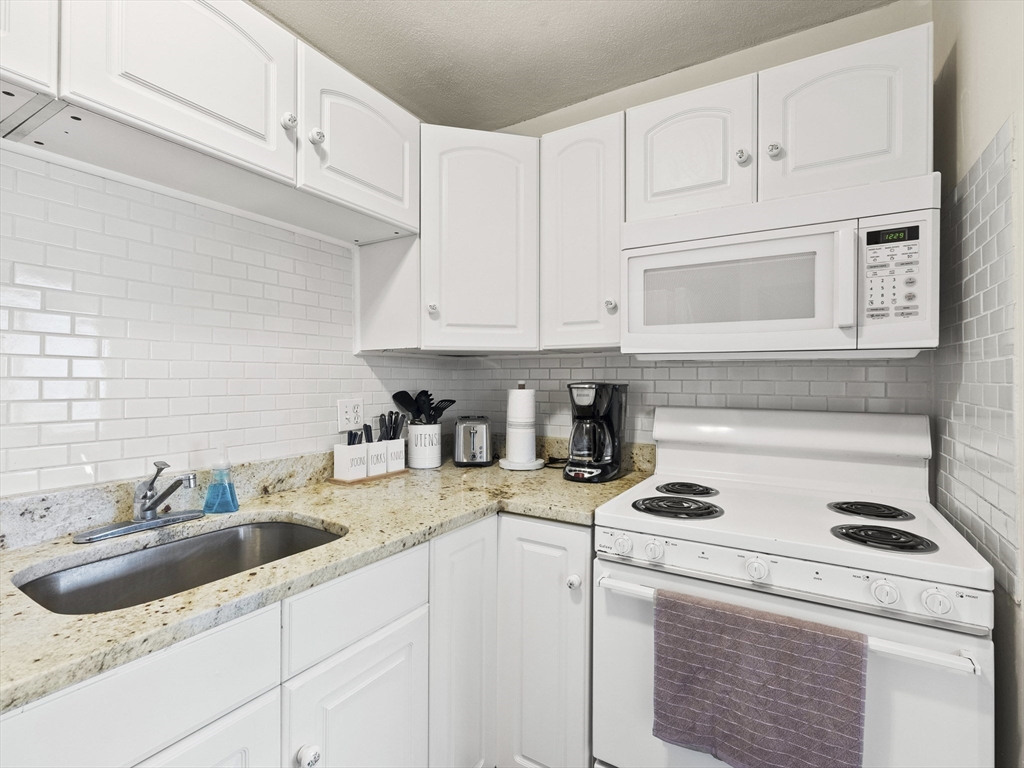 185 Lewis St # 3