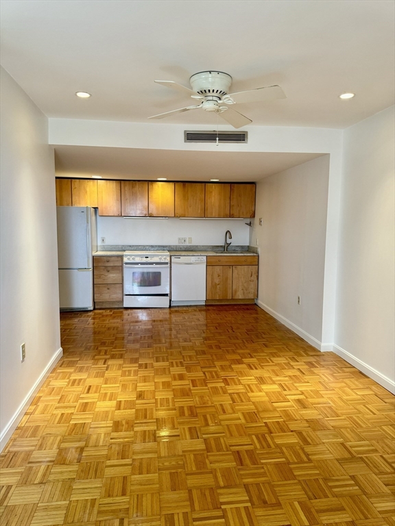 165 Cottage St # 713