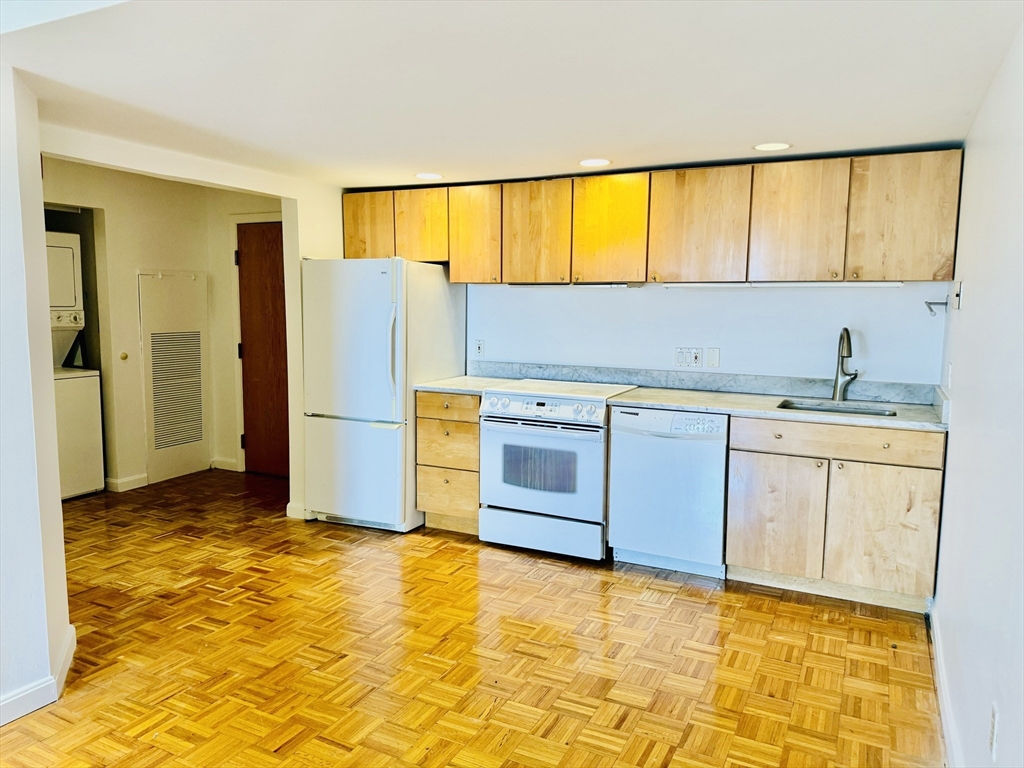 165 Cottage St # 713