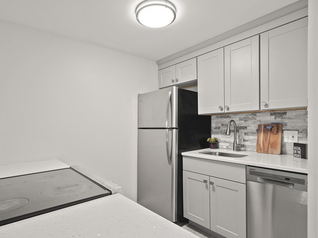 210 Washington Ave # 4