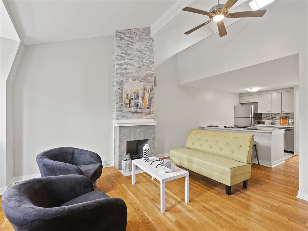 210 Washington Ave # 4