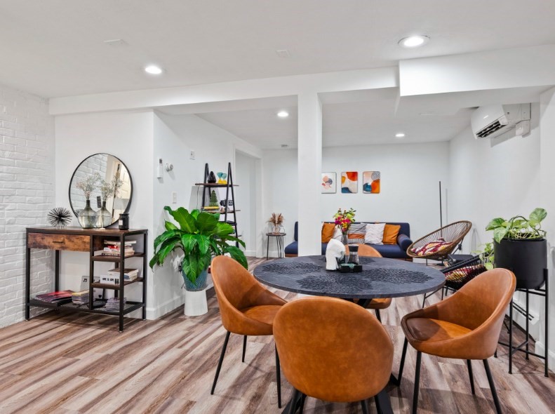 33 Range Ave