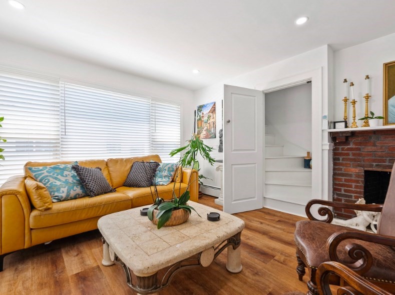 33 Range Ave