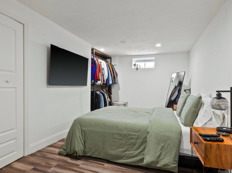 33 Range Ave