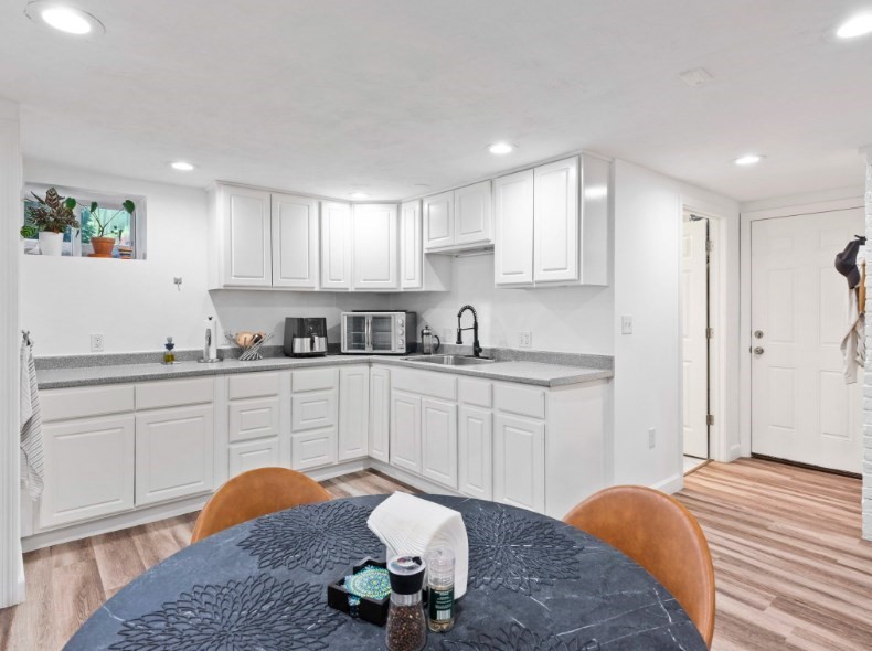 33 Range Ave