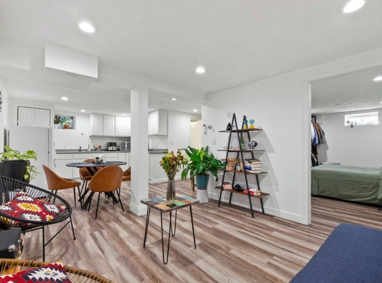 33 Range Ave