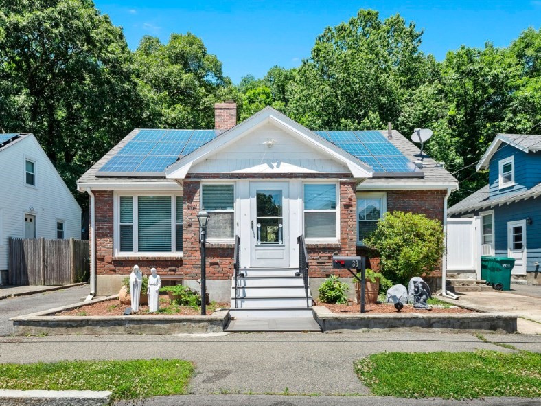 33 Range Ave