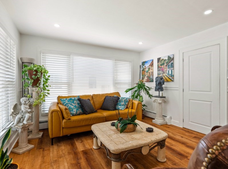 33 Range Ave