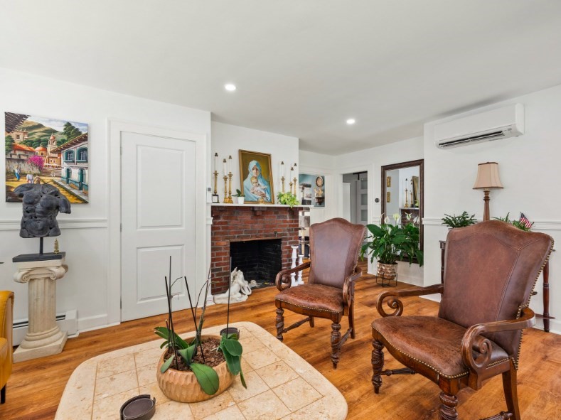 33 Range Ave