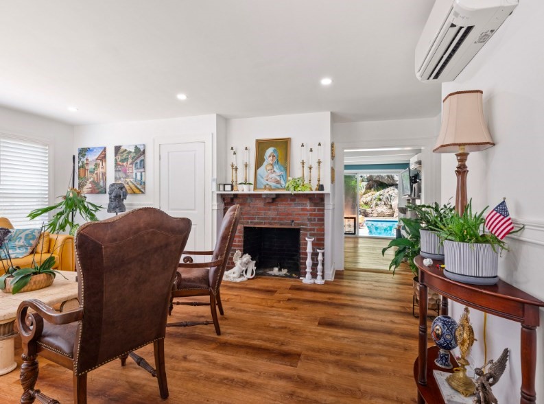 33 Range Ave