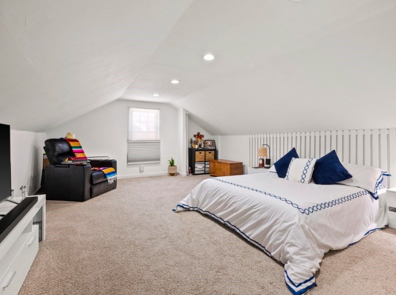 33 Range Ave