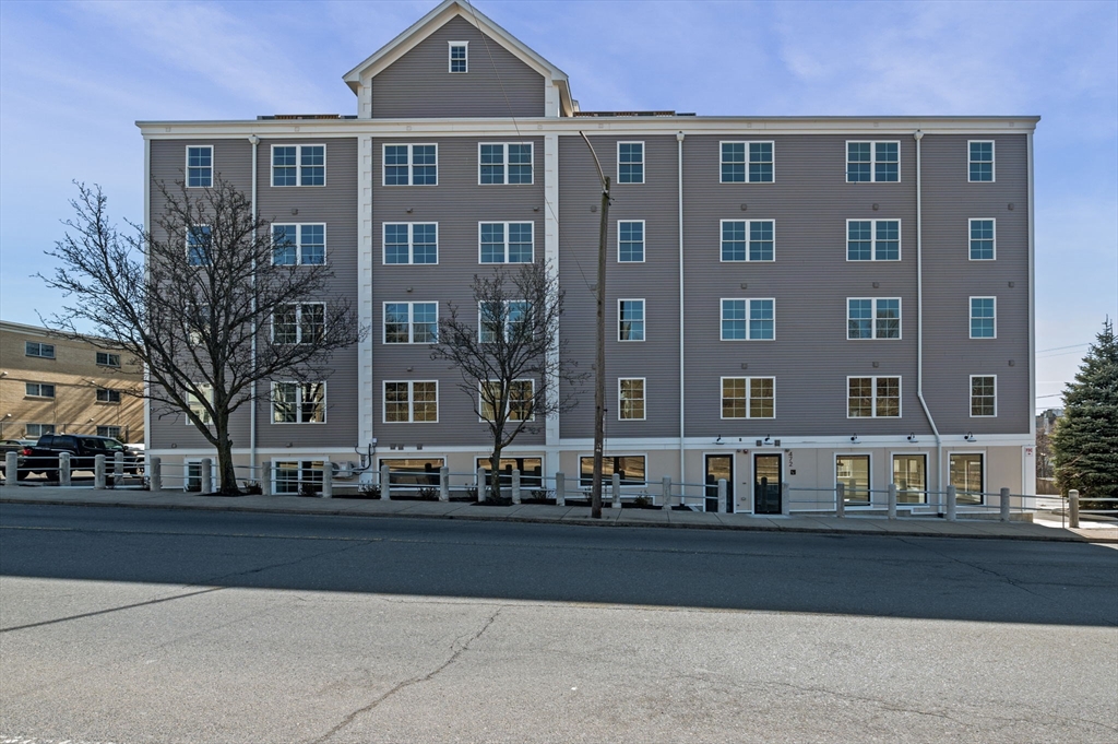 472 Essex Street # 407