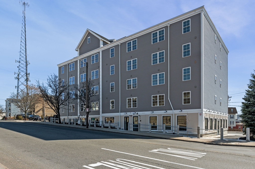 472 Essex Street # 407