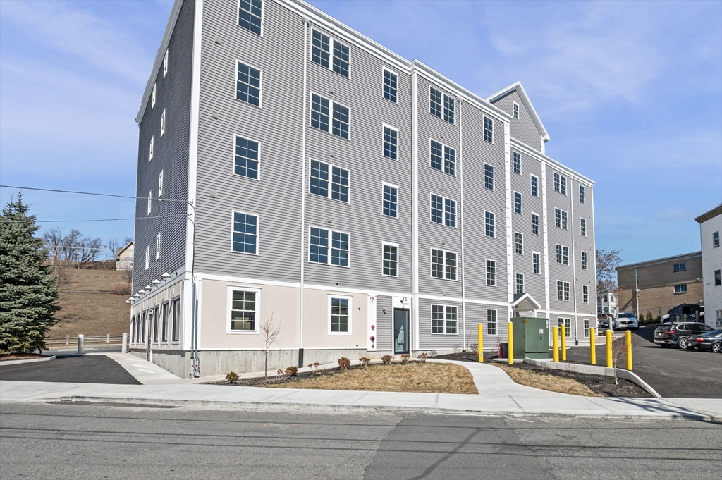 472 Essex Street # 407