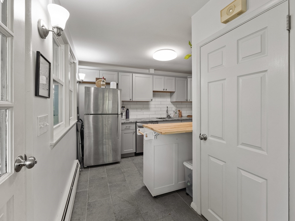 14 Riverside Dr