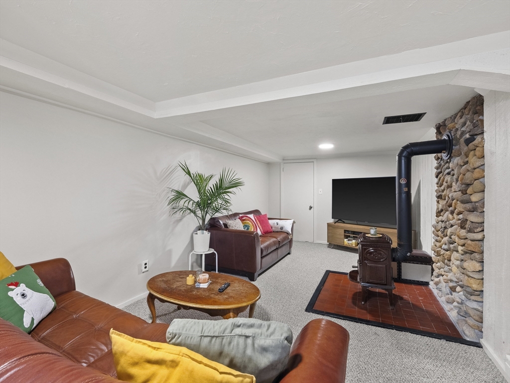 14 Riverside Dr