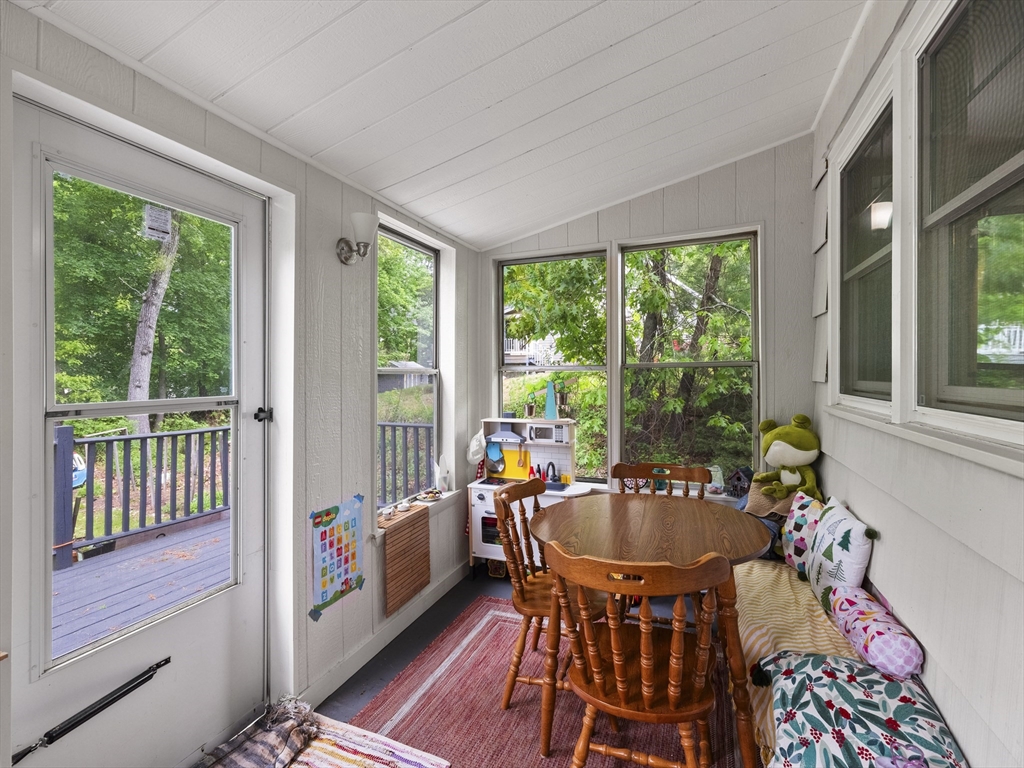 14 Riverside Dr