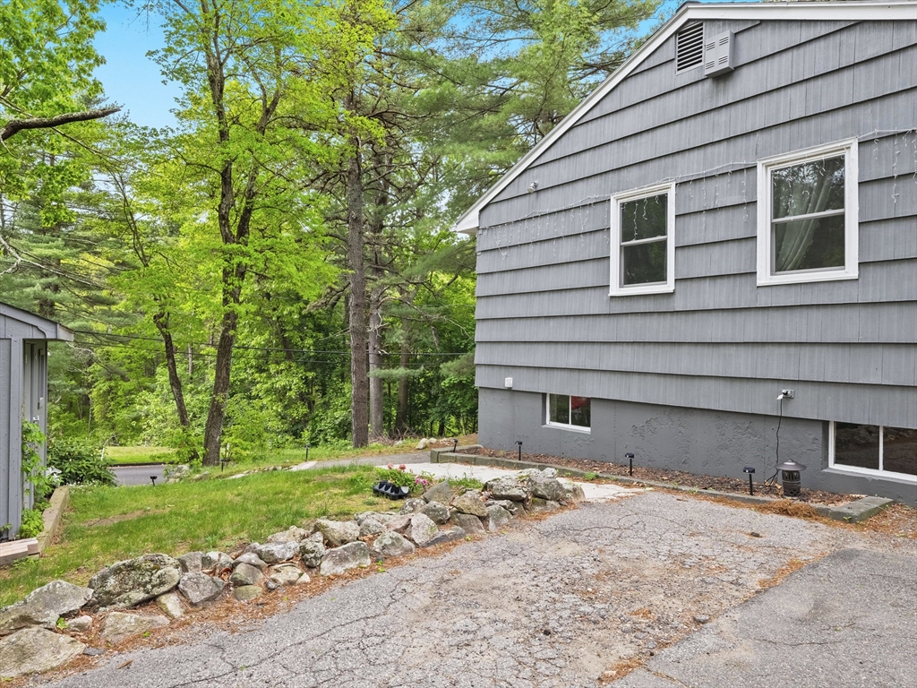 14 Riverside Dr
