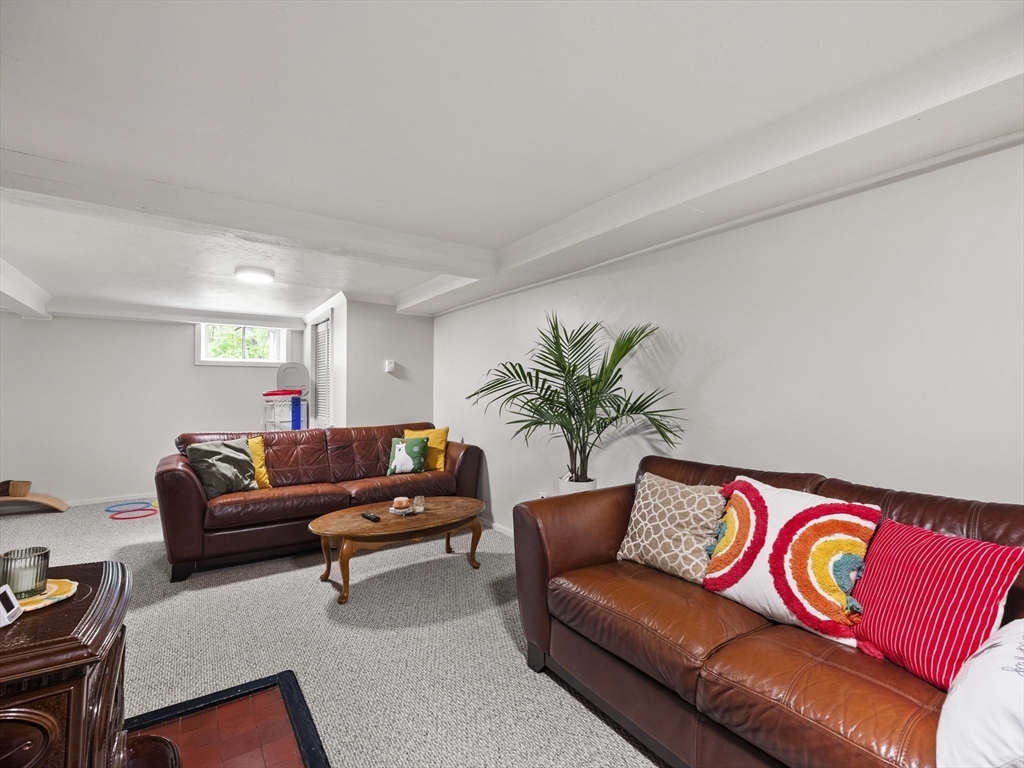 14 Riverside Dr