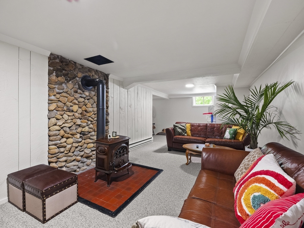 14 Riverside Dr