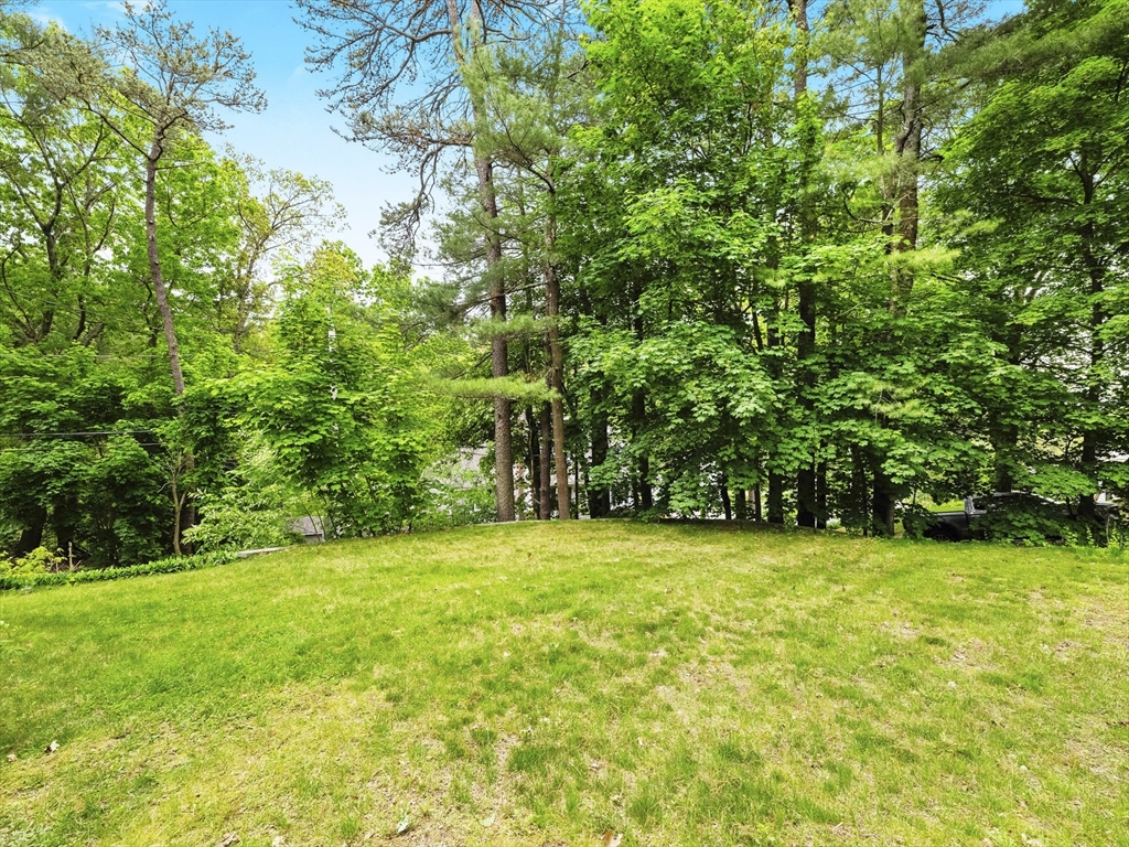 14 Riverside Dr