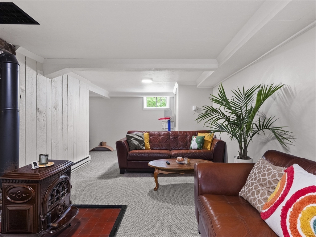 14 Riverside Dr