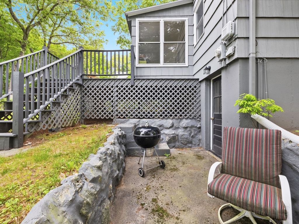 14 Riverside Dr
