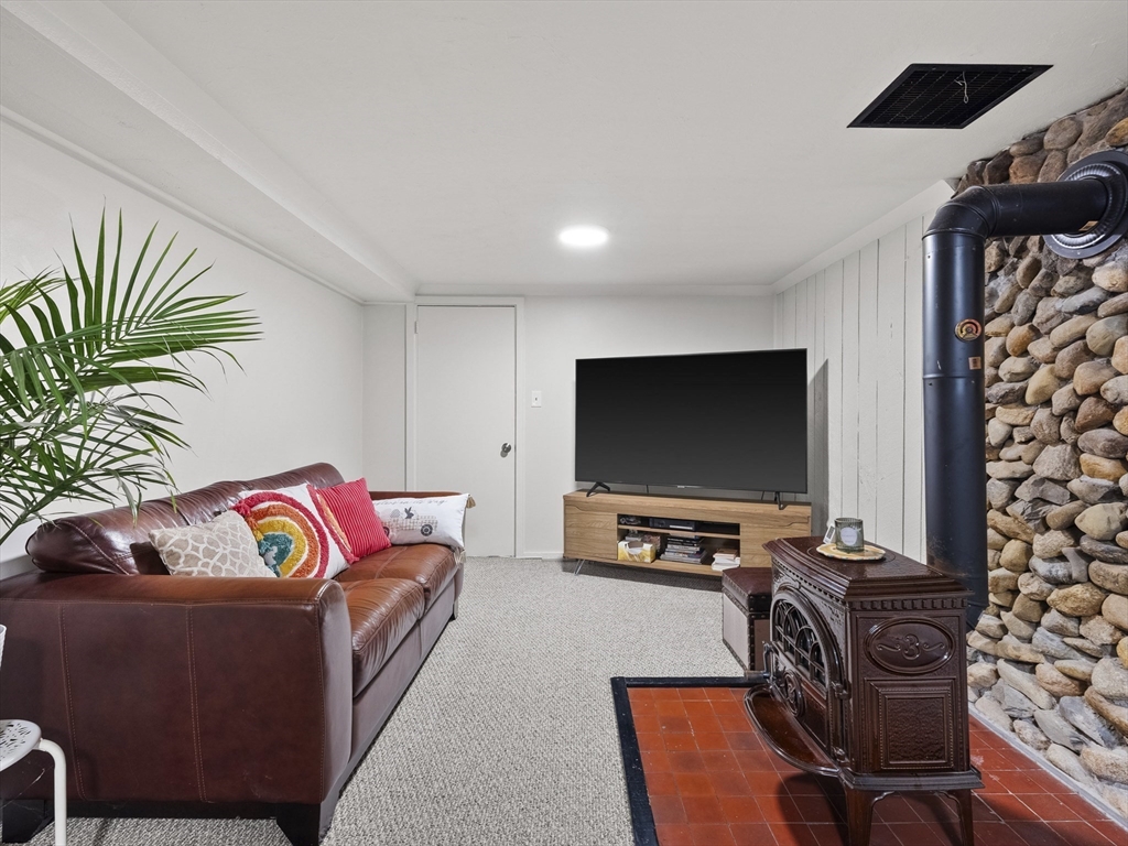 14 Riverside Dr