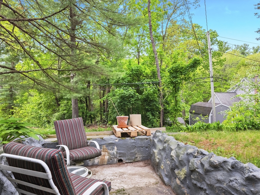 14 Riverside Dr