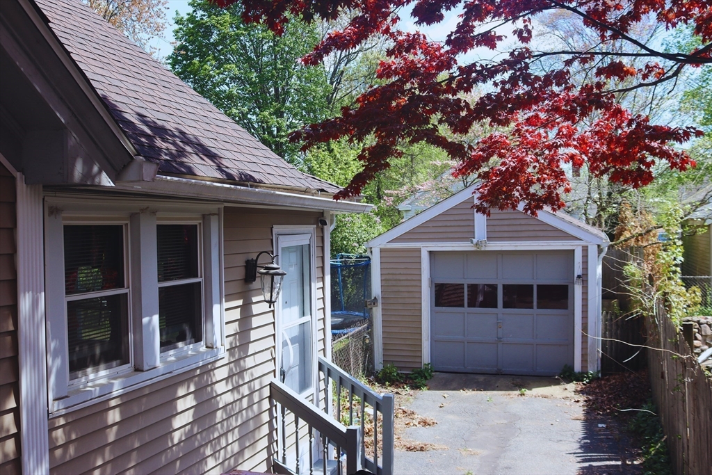 27 Bushwick Pl