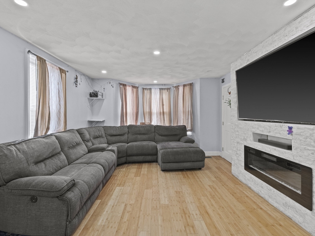 9 Rhodes Ave
