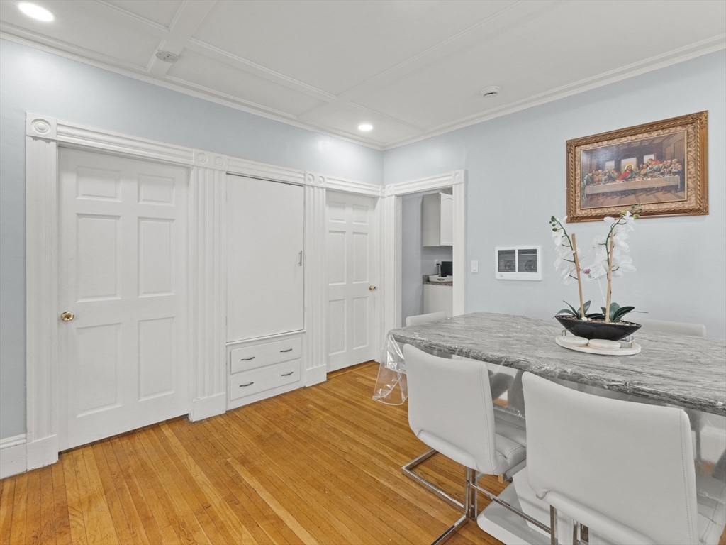 9 Rhodes Ave