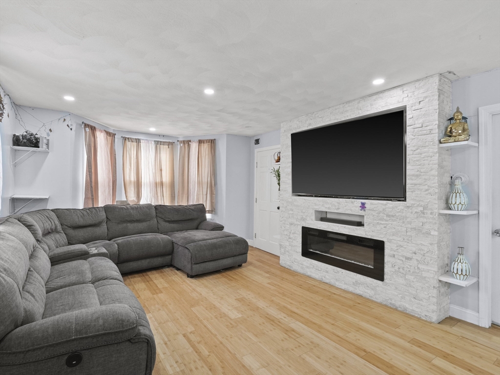 9 Rhodes Ave