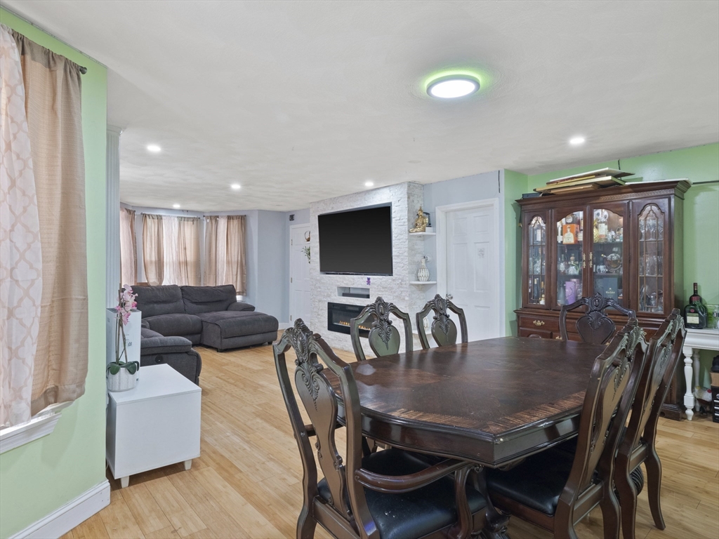 9 Rhodes Ave