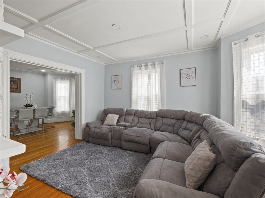 9 Rhodes Ave