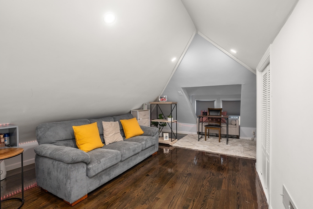 32-34 Mount Vernon St