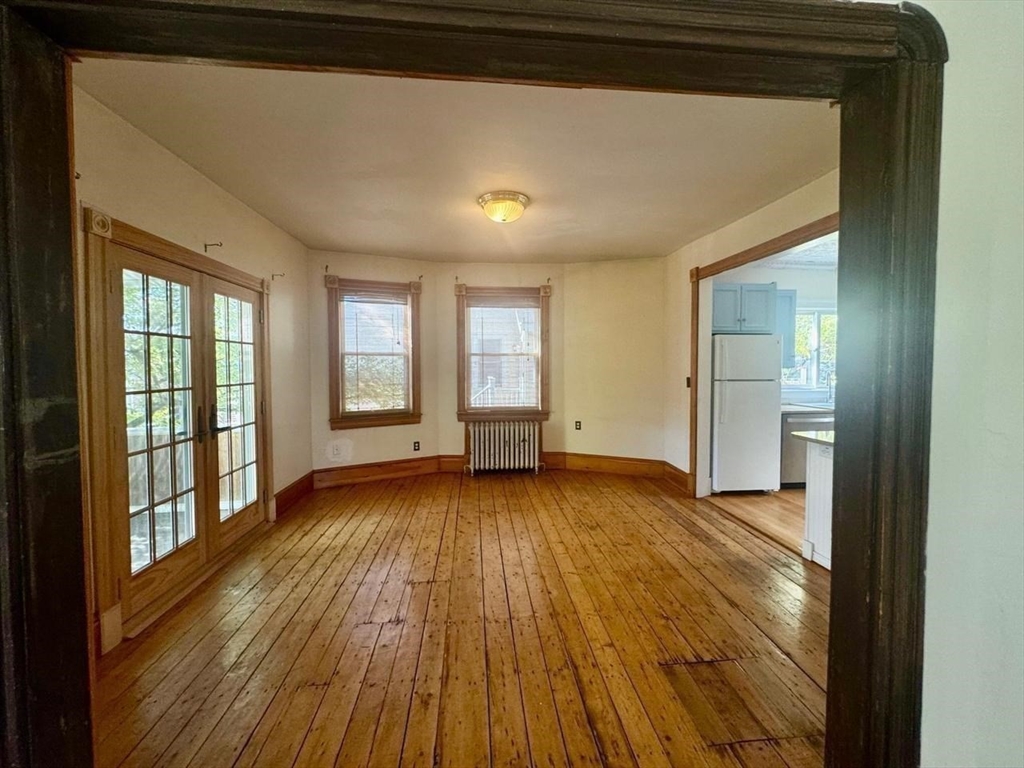 2 Laurel St