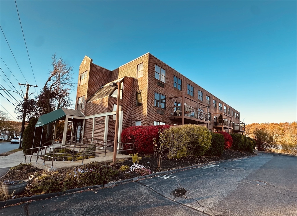 605 Eastern Ave # 211