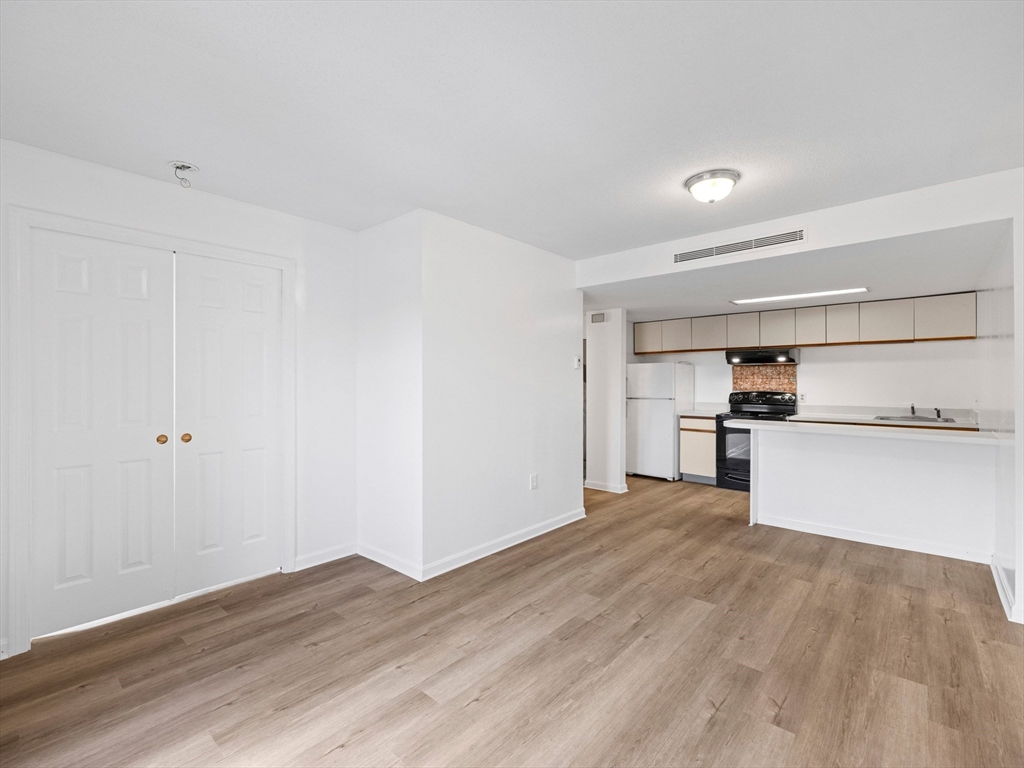 165 Cottage St # 413